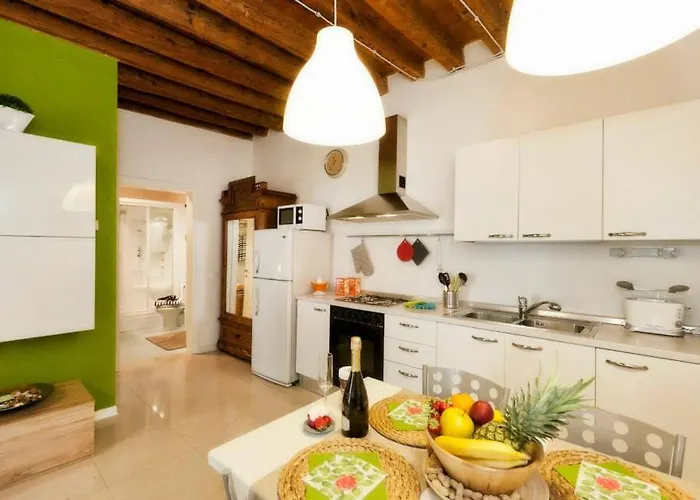 Sofia & Marilyn Lägenhet *